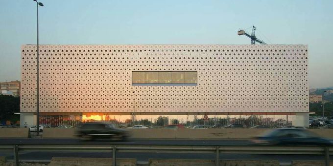 3MM 외벽을 위한 건축 정면에 의하여 꿰뚫리는 PVDF 단단한 알루미늄 베니어 패널 장